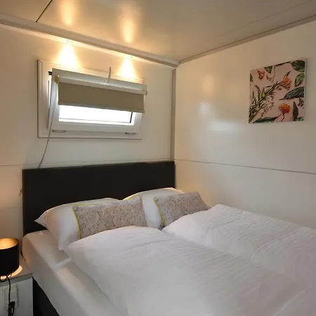 Ferienhaus Tiny Floating House Ibiza Maastricht