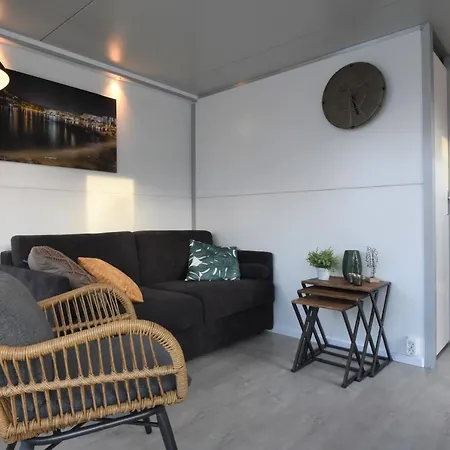 Ferienhaus Tiny Floating House Ibiza Maastricht