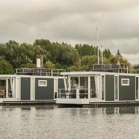 Ferienhaus Tiny Floating House Ibiza Maastricht