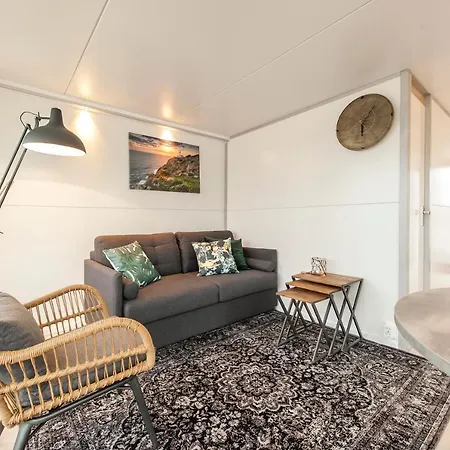 Tiny Floating House Ibiza Ferienhaus Maastricht