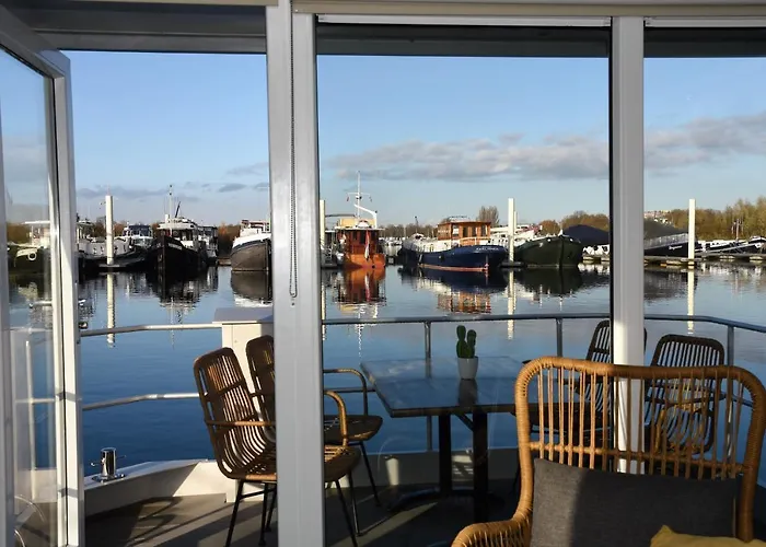 Tiny Floating House Ibiza Maastricht