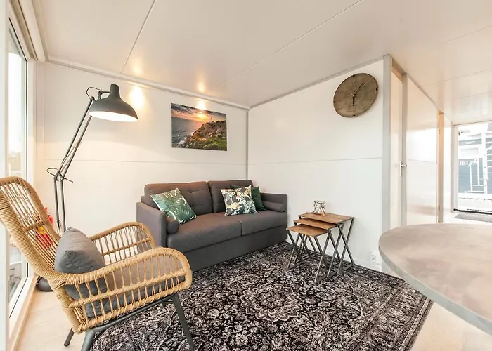 Tiny Floating House Ibiza Ferienhaus Maastricht