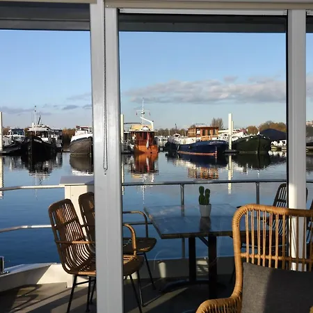 Tiny Floating House Ibiza Maastricht