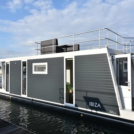 Dom wakacyjny Tiny Floating House Ibiza Maastricht