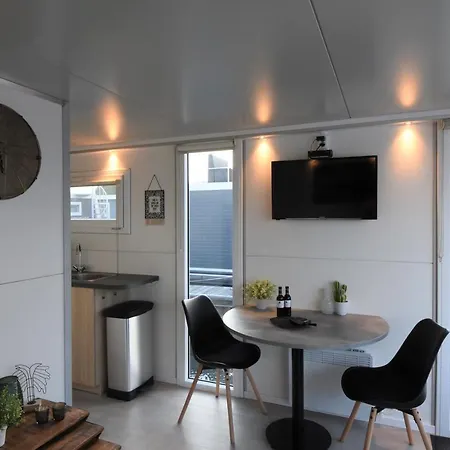 Tiny Floating House Ibiza Maastricht