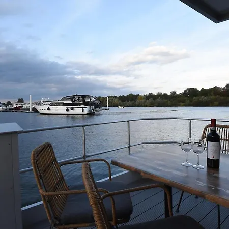 Dom wakacyjny Tiny Floating House Ibiza